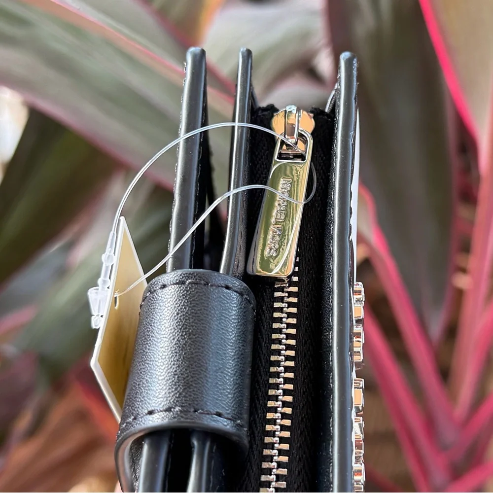 Michael Kors Jet Set Travel Bifold Black White Floral Wallet - Picture 9 of 12